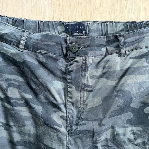 Sanctuary Camo Cargo Jogger Pants - Size Large - Picture 3 of 4